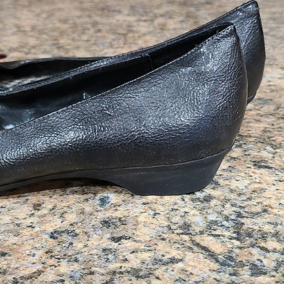 Womens Liz Claiborne Flats - Picture 3 of 4